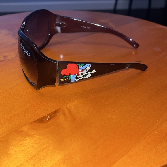 Ed Hardy Black Sunglasses with Classic Design - Picture 3 of 6